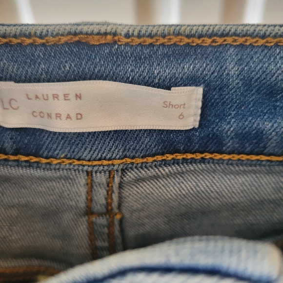 Ripped shorts - Picture 3 of 3